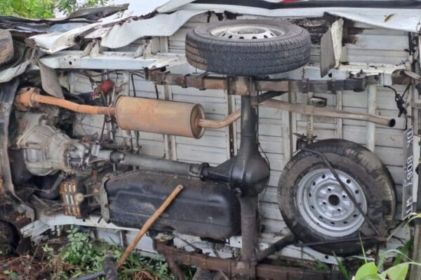 Mobil Pengangkut Buruh Terguling di Jembrana