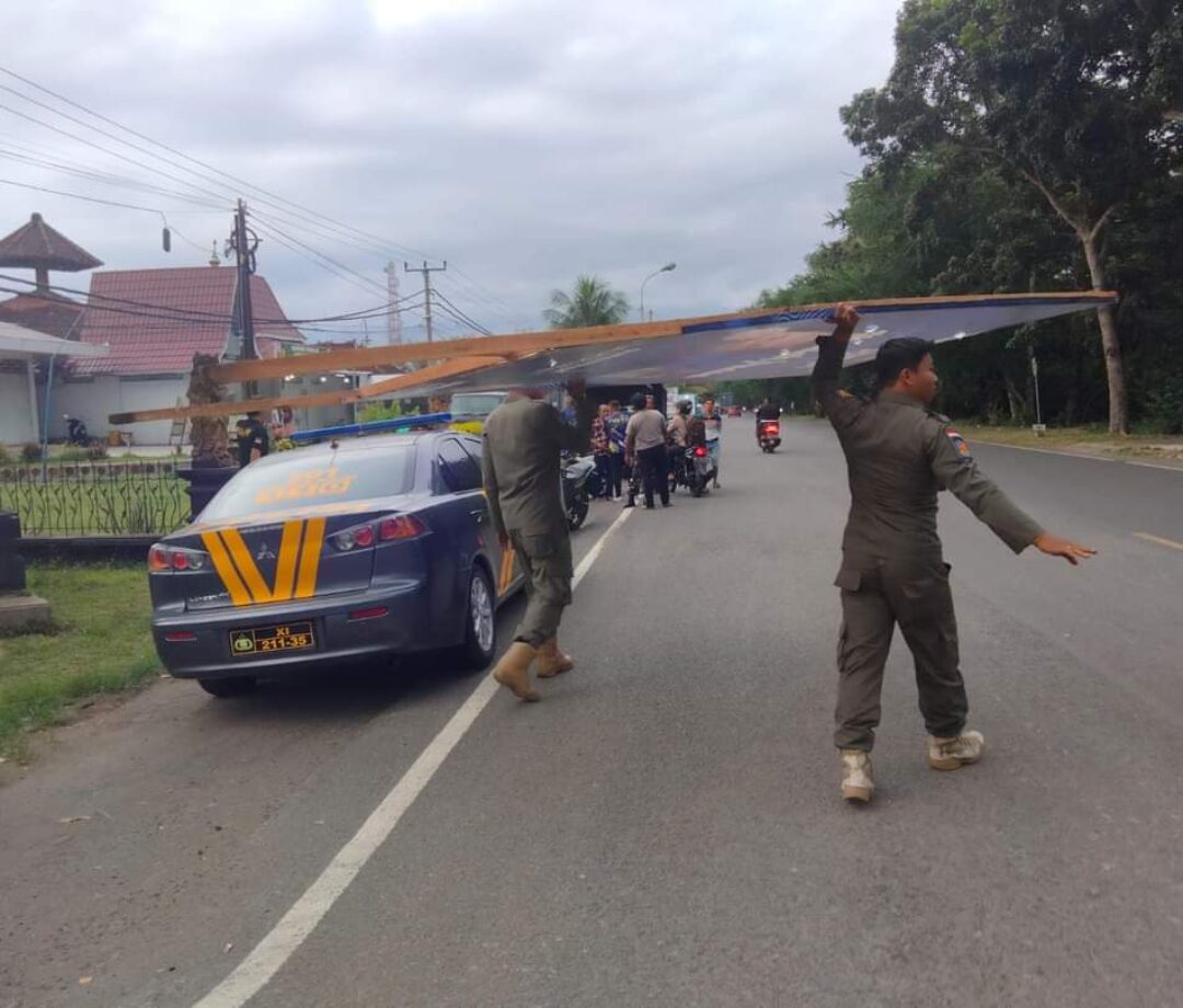 Baliho Dan Pamplet AMTAG, Ditertibkan Pol PP Kabupaten Jembrana.