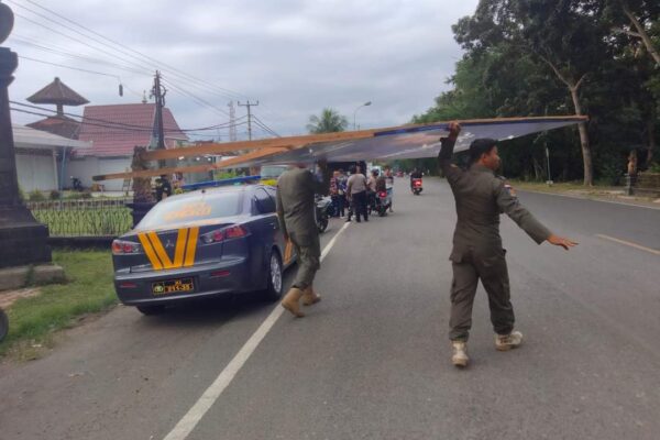 Baliho Dan Pamplet AMTAG, Ditertibkan Pol PP Kabupaten Jembrana.