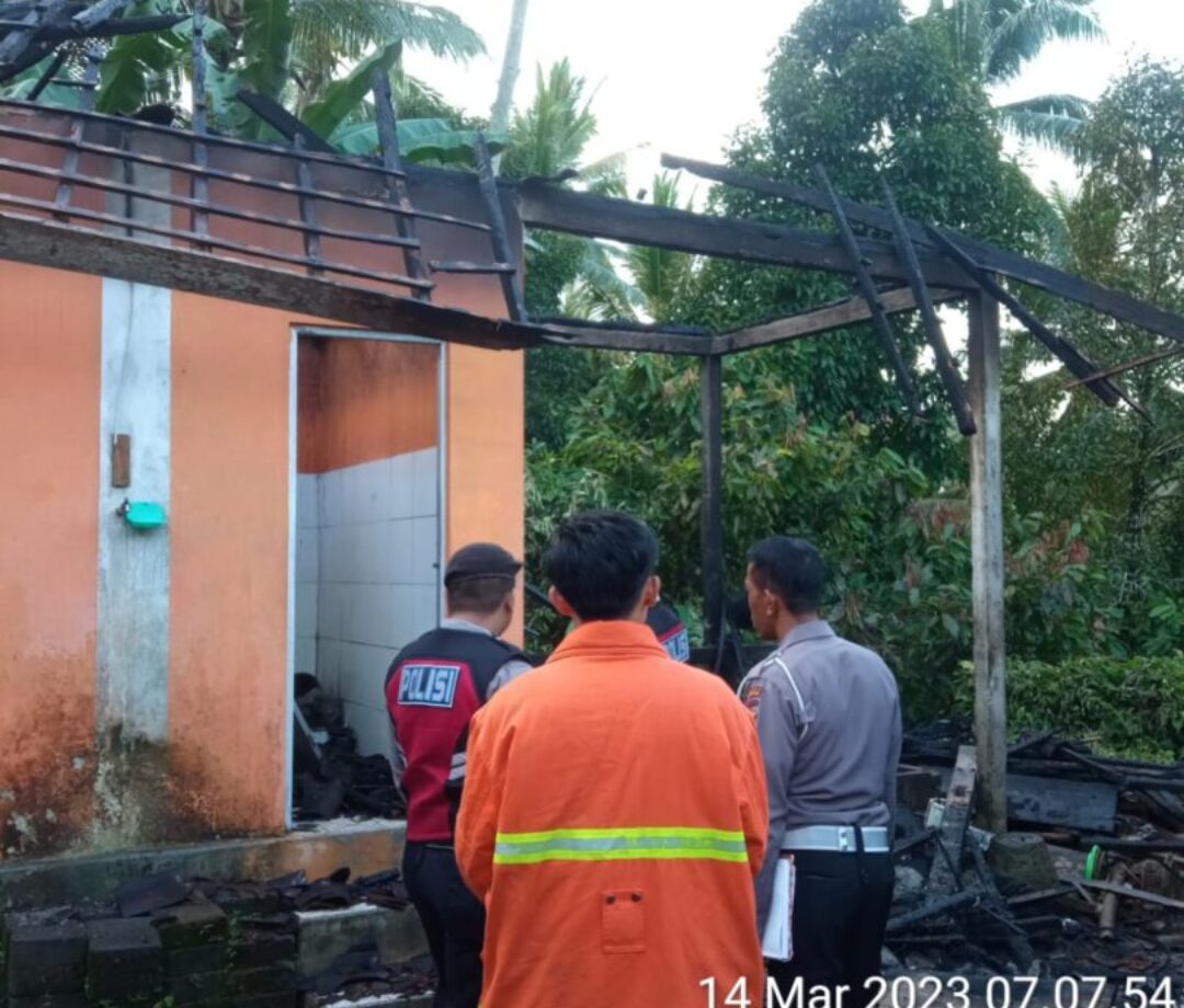 Gudang Dan Kamar Mandi Hangus Terbakar Di Pekutatan