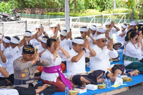 Ikuti Upacara Tawur Kesanga, Bupati Tamba Ajak Umat Sedarma Laksanakan Catur Brata Penyepian