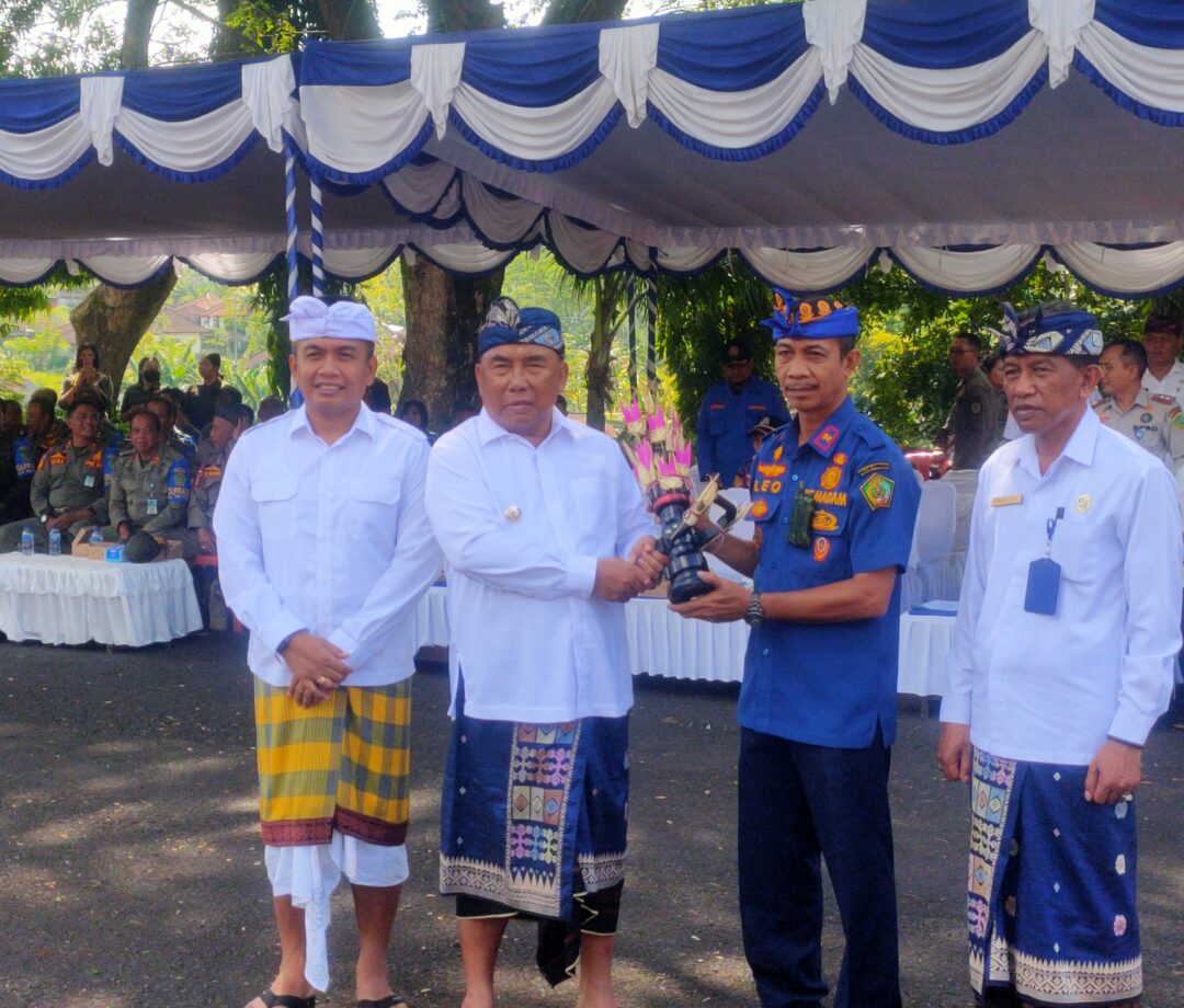 Bupati Serahkan Armada Baru Ke Damkar Jembrana