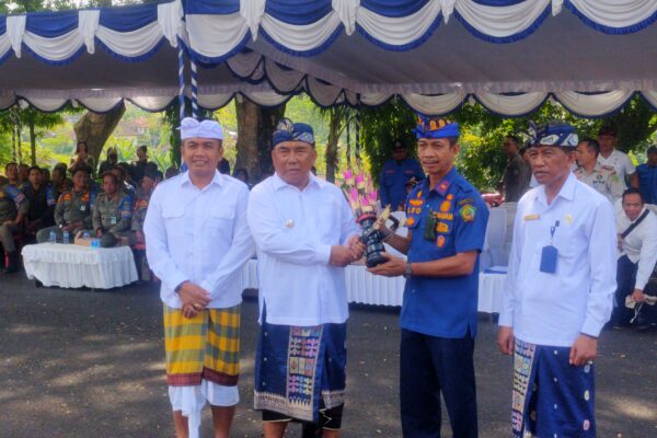 Bupati Serahkan Armada Baru Ke Damkar Jembrana