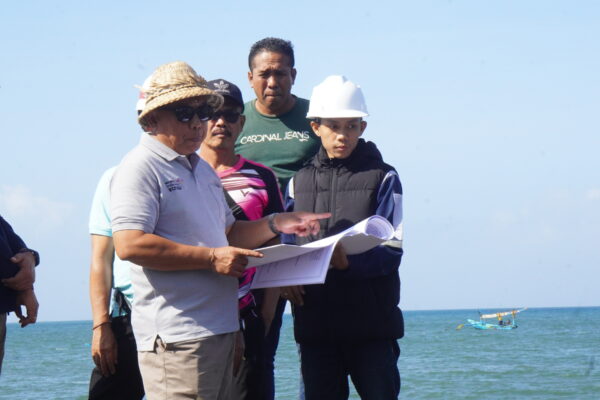 Proyek Revetment Pantai Pebuahan Mulai, Tamba Tinjau Pelaksanaan