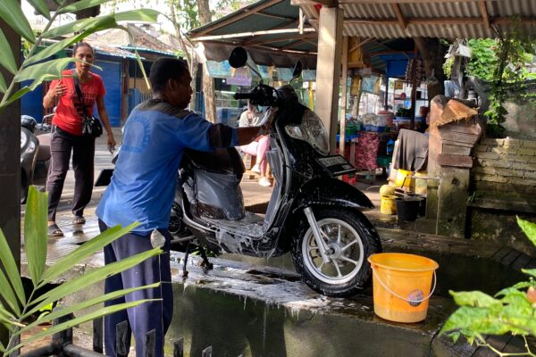 Jasa Cuci Murah Meriah Rutan Negara Laris Manis, Warga Antri Panjang