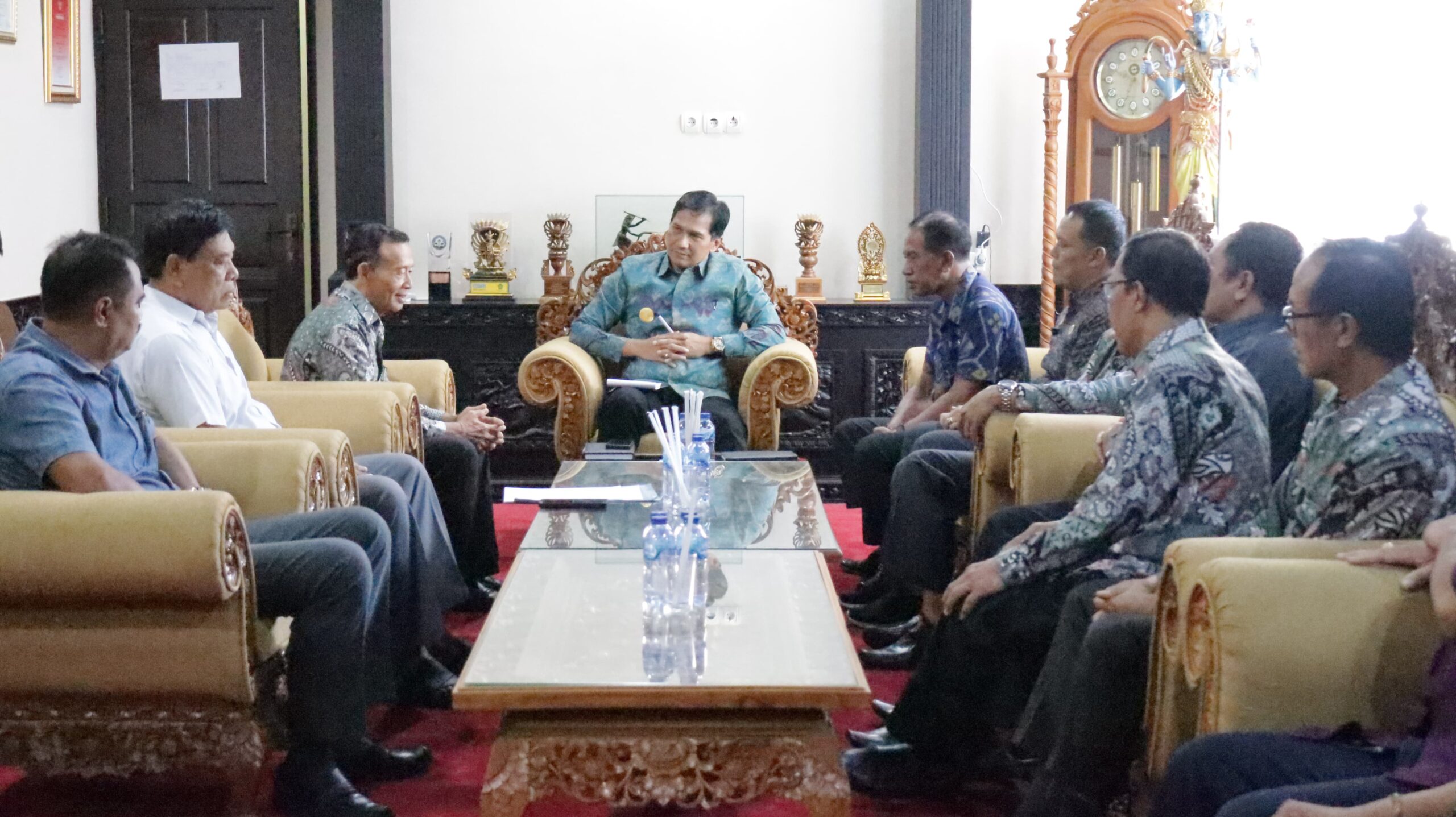 Pjs Sukra Negara bersama FKUB di ruangan Bupati Jembrana, Selasa (8/10/24) Sumber : Hum JBR