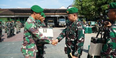 Kasad TNI Serahkan Perlengkapan Operasional ke Personel Kodim 1617/Jembrana