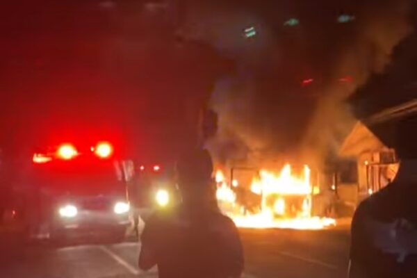 Kebakaran Mobil Travel Ludeskan Usaha Potong Rambut di Jembrana