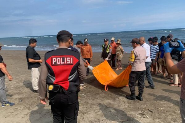 Penemuan Tulang Belulang Gegerkan Warga di Pantai Tibukleneng Jembrana