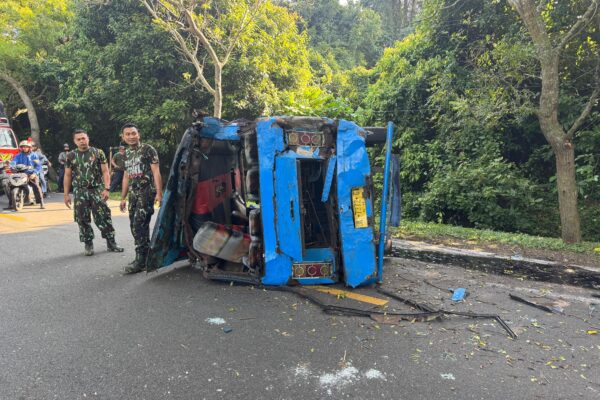 Kecelakaan Beruntun di Hutan Cekik Bali, Minibus Tutupi Badan Jalan