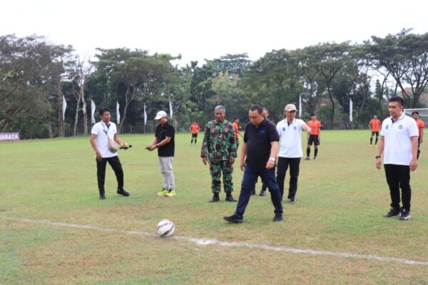 Liga Sepak Bola Jembrana 2023 Dimulai, Ditandai Tendangan Kick Off Dari Bupati