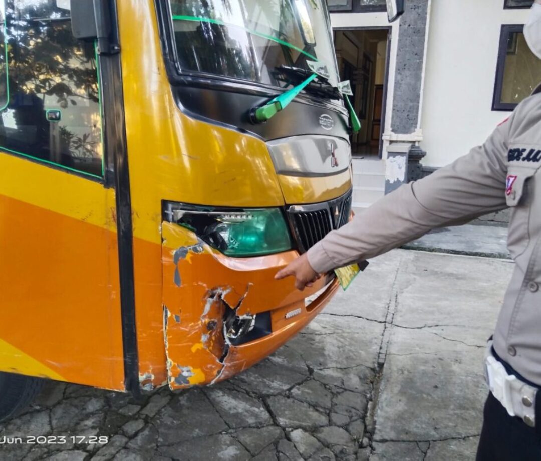 Pengendara Motor Tewas di Tempat, Usai Hantam Bus AKDP