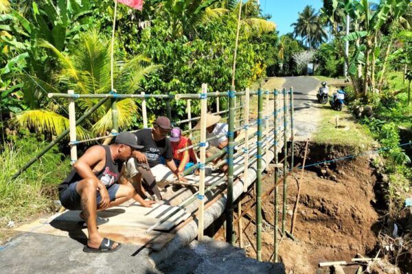 Warga Desa Pekutatan Mengeluhkan Jembatan Penghubung Putus Akibat Banjir, Pemerintah Didesak Bertindak