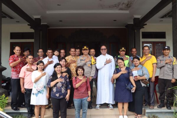 Minggu Kasih, Kapolres Jembrana ke Gereja Katolik Santo Petrus Negara