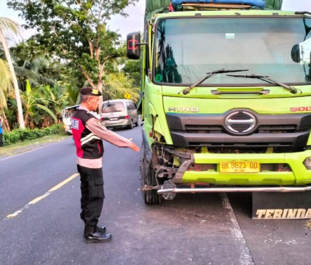 Tabrakan Truk dan Pikap di Pekutatan, Kerugian Ditafsir 10jt-an