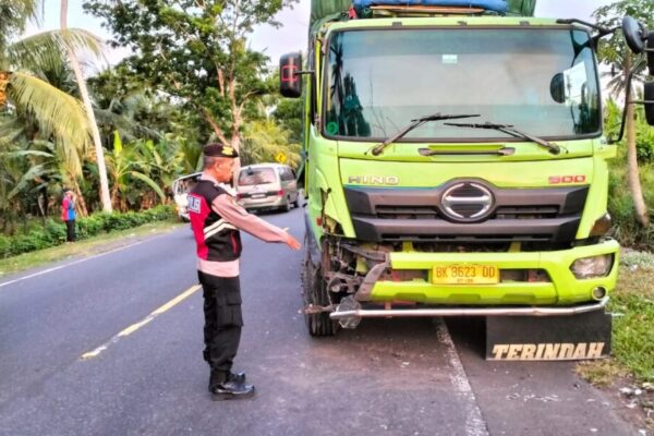 Tabrakan Truk dan Pikap di Pekutatan, Kerugian Ditafsir 10jt-an