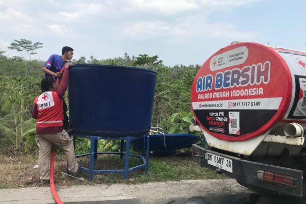 Kekeringan di Jembrana Menjadi, PMI Bali Bantu Truck Untuk Menanggulangi