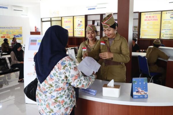 Memperingati Hari Pahlawan, SPKT Polres Jembrana Cosplay Baju Jadul