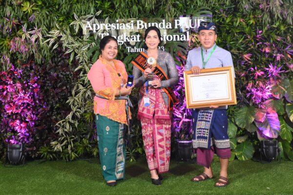 Sabet Penghargaan Wiyata Dharma Madya Tingkat Nasional, Bunda Paud Jembrana Bangga