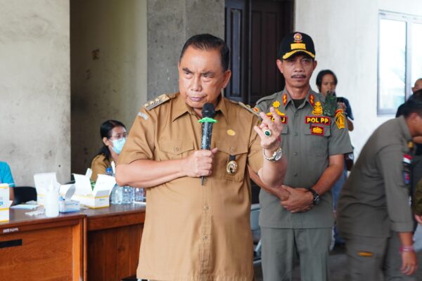 172 Pol PP Bersama Bupati Jembrana Jalani Tes Urine