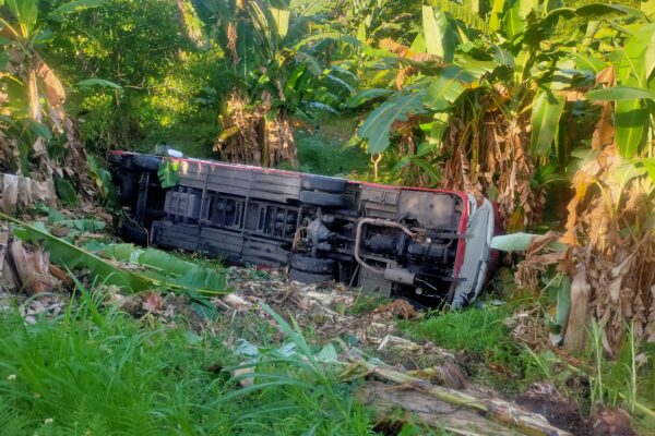 Bus Bagong Seruduk Dari Belakang, Mtrans Masuk Jurang.