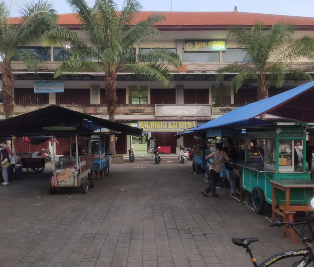 Relokasi Pedagang Senggol Ke Areal Parkir Pasar Ijo Gading, Bu Satim Ini Seperti Nostalgia