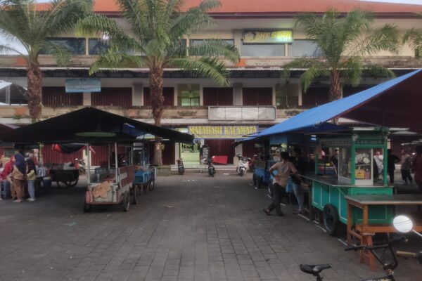 Relokasi Pedagang Senggol Ke Areal Parkir Pasar Ijo Gading, Bu Satim Ini Seperti Nostalgia