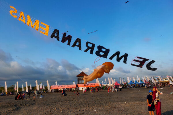 Internasional Kite Festival Bertajuk “Coloring The Sky” di Jembrana, 10 Negara ikut Andil