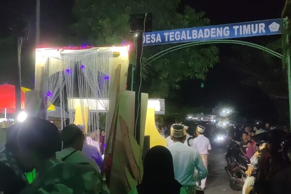 14 Peserta Ikuti Lomba Takbir Berjalan Kaki di Tegalbadeng Timur.